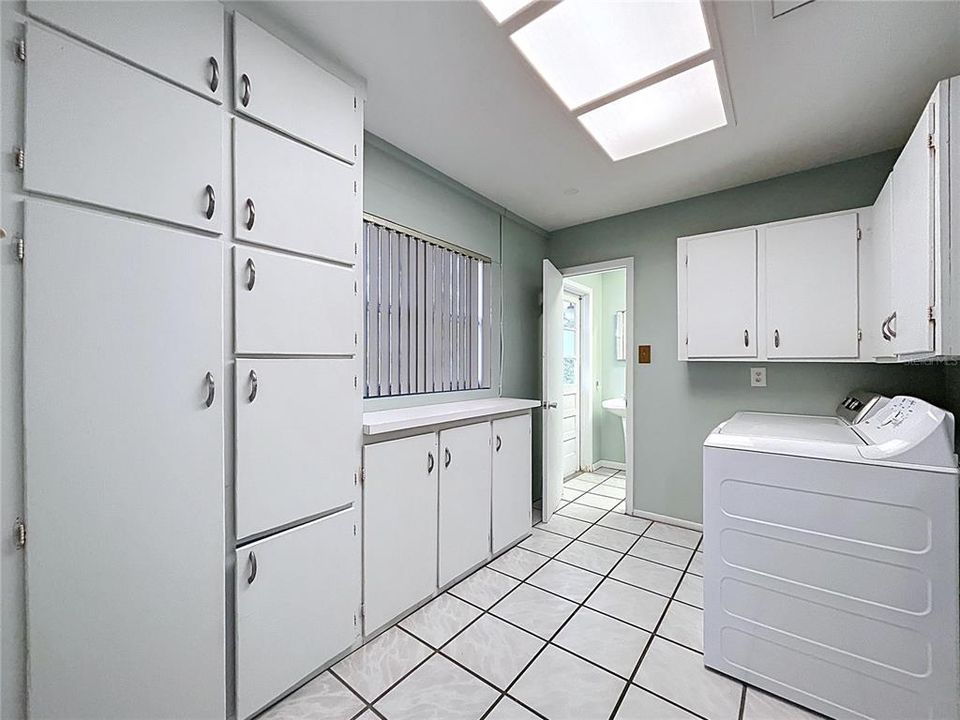 For Rent: $3,300 (4 beds, 3 baths, 2692 Square Feet)