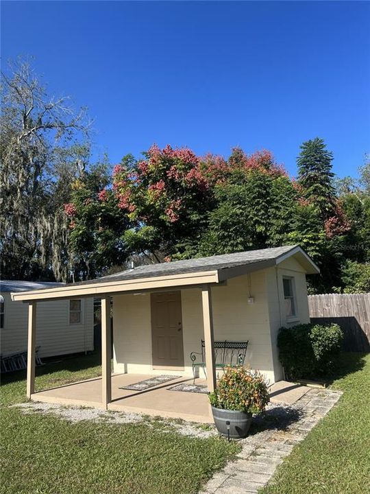 Active With Contract: $284,500 (2 beds, 1 baths, 1230 Square Feet)
