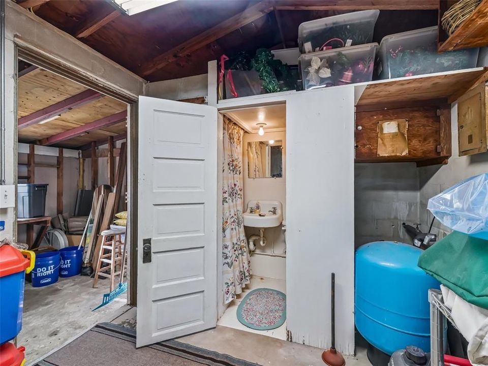 Active With Contract: $284,500 (2 beds, 1 baths, 1230 Square Feet)