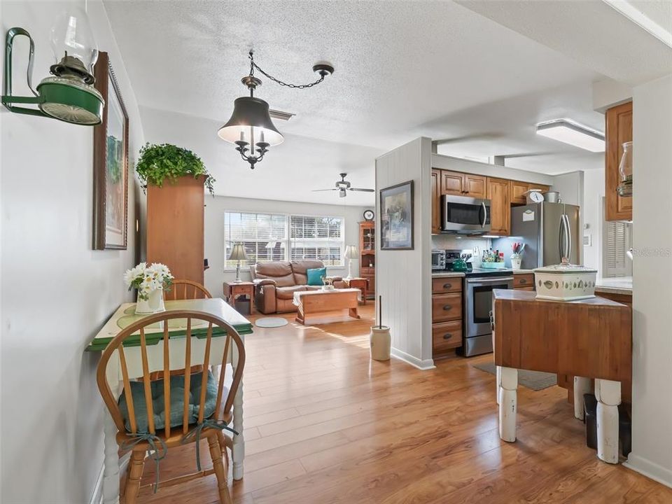 Active With Contract: $284,500 (2 beds, 1 baths, 1230 Square Feet)