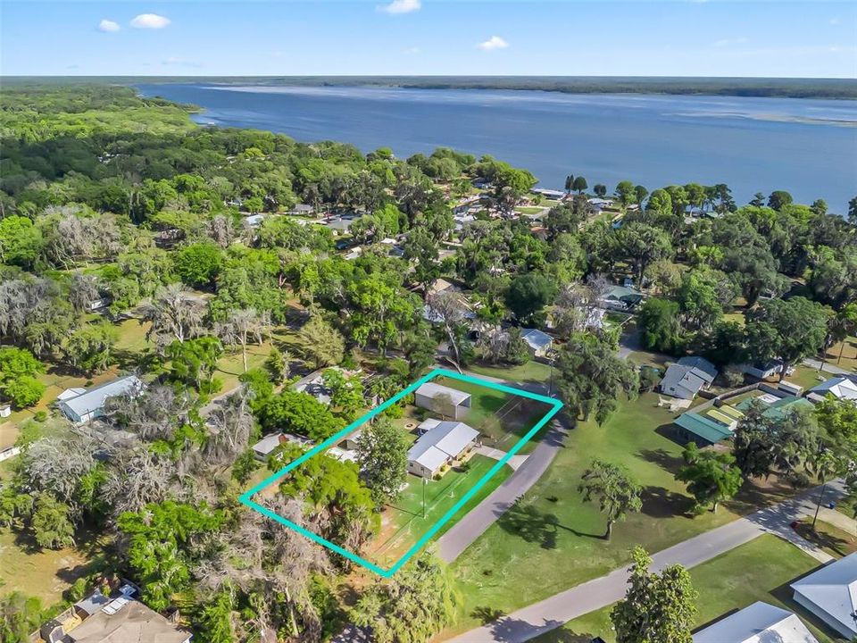 Active With Contract: $284,500 (2 beds, 1 baths, 1230 Square Feet)