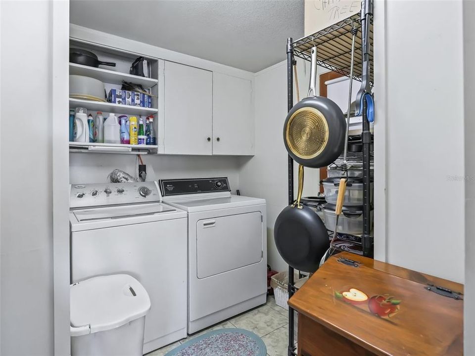 Active With Contract: $284,500 (2 beds, 1 baths, 1230 Square Feet)