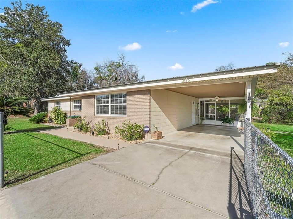 Active With Contract: $284,500 (2 beds, 1 baths, 1230 Square Feet)