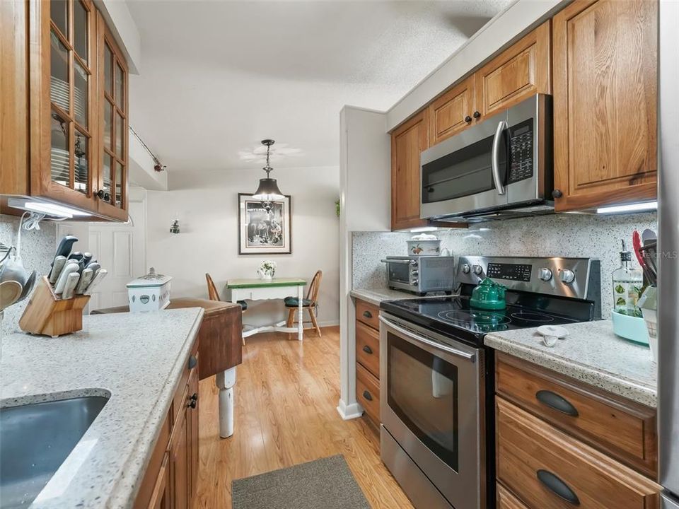 Active With Contract: $284,500 (2 beds, 1 baths, 1230 Square Feet)