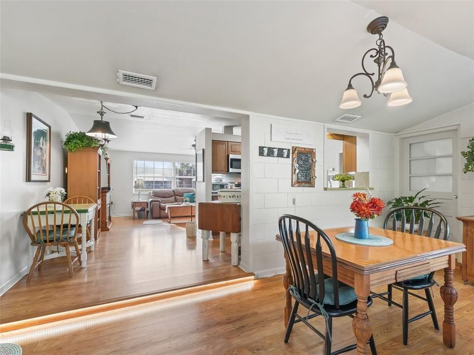 Active With Contract: $284,500 (2 beds, 1 baths, 1230 Square Feet)