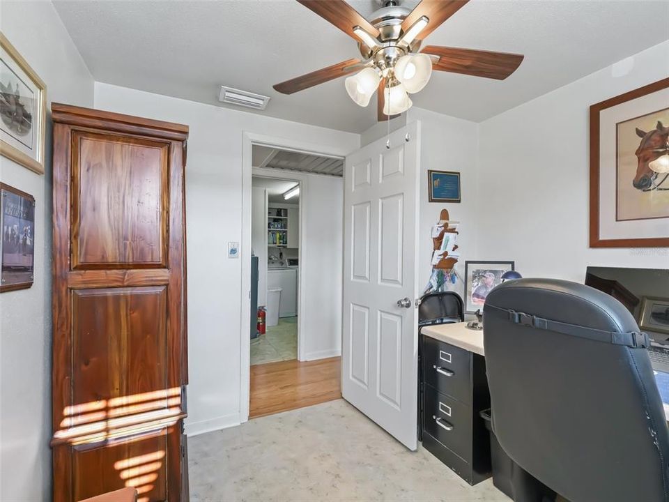 Active With Contract: $284,500 (2 beds, 1 baths, 1230 Square Feet)