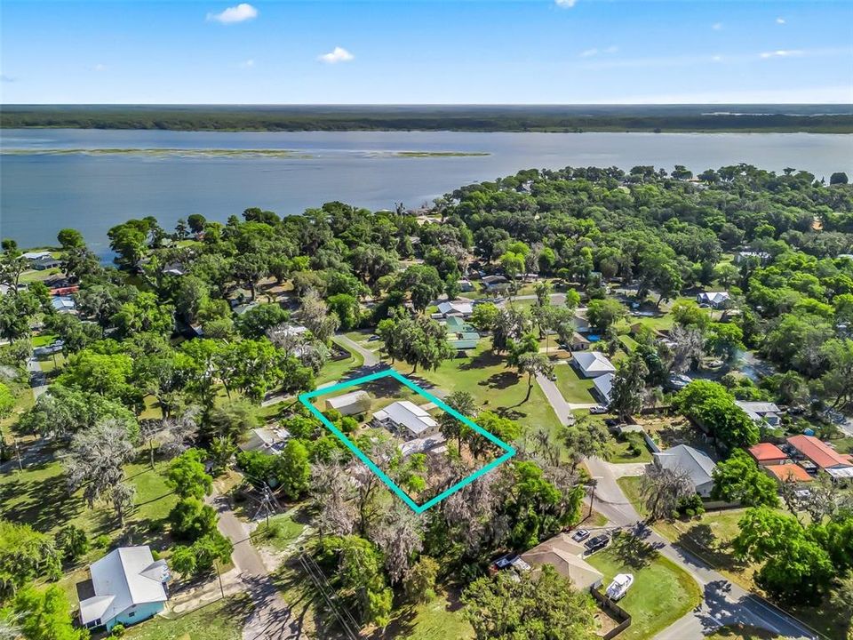 Active With Contract: $284,500 (2 beds, 1 baths, 1230 Square Feet)