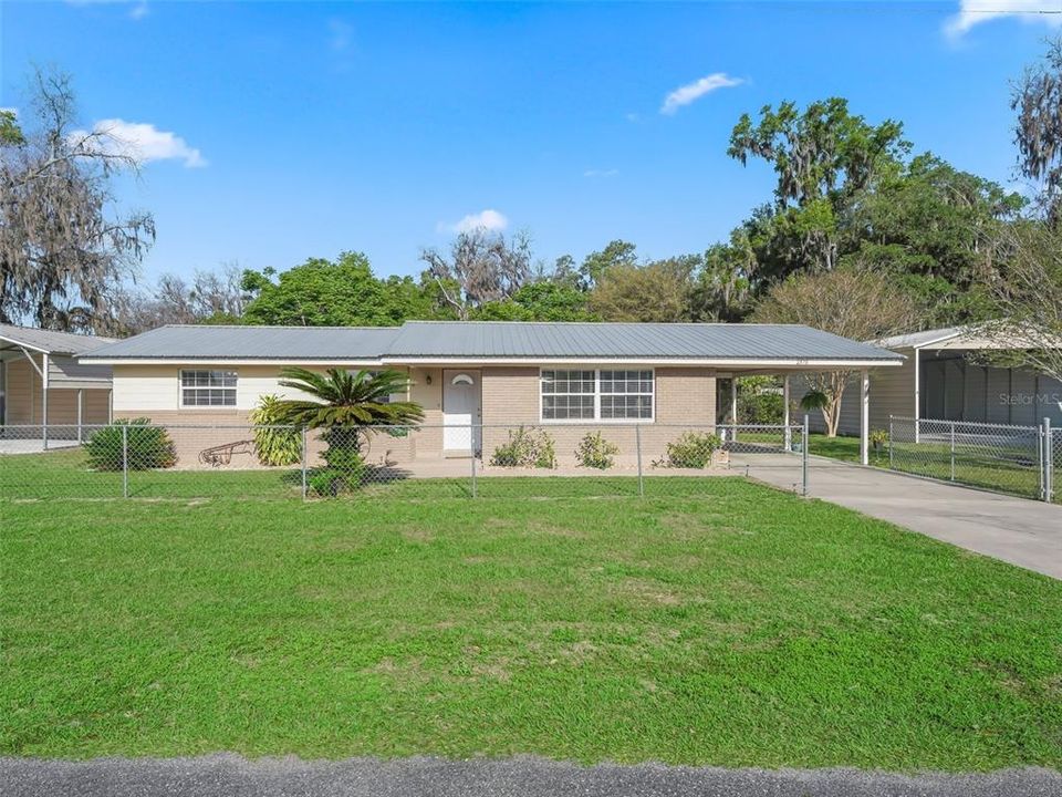 Active With Contract: $284,500 (2 beds, 1 baths, 1230 Square Feet)