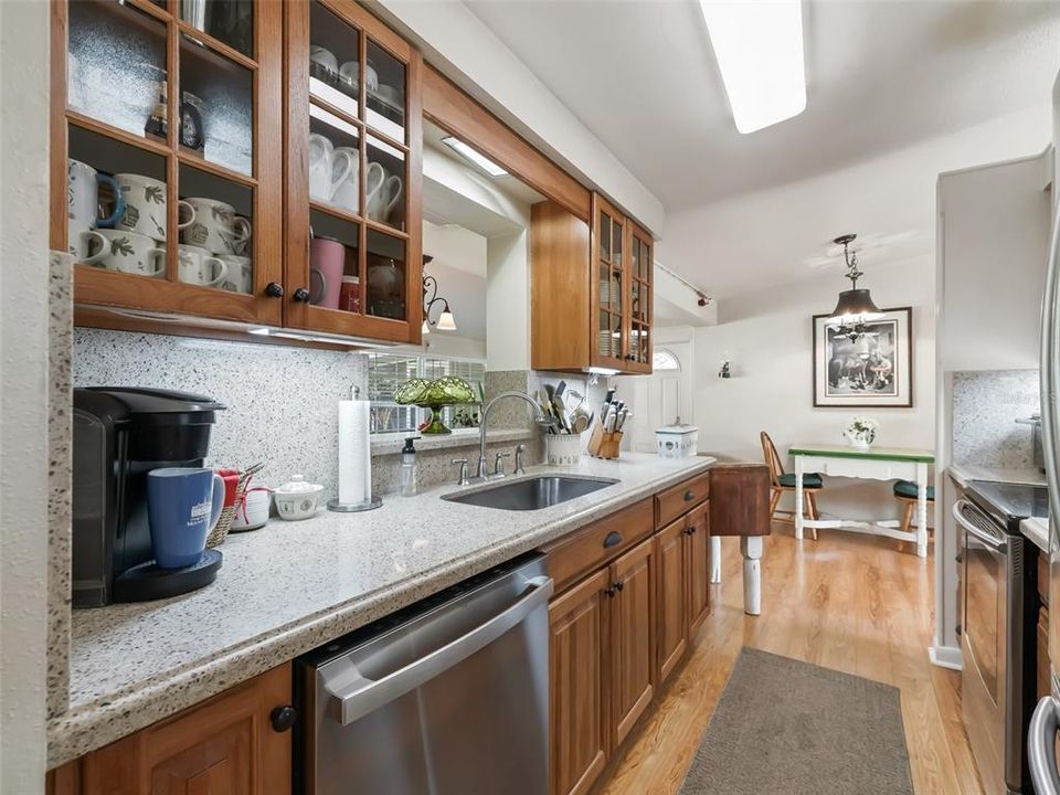 Active With Contract: $284,500 (2 beds, 1 baths, 1230 Square Feet)