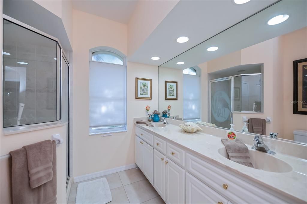 En Venta: $850,000 (3 camas, 3 baños, 2255 Pies cuadrados)