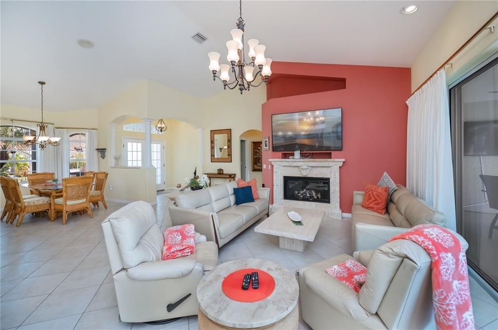 En Venta: $850,000 (3 camas, 3 baños, 2255 Pies cuadrados)