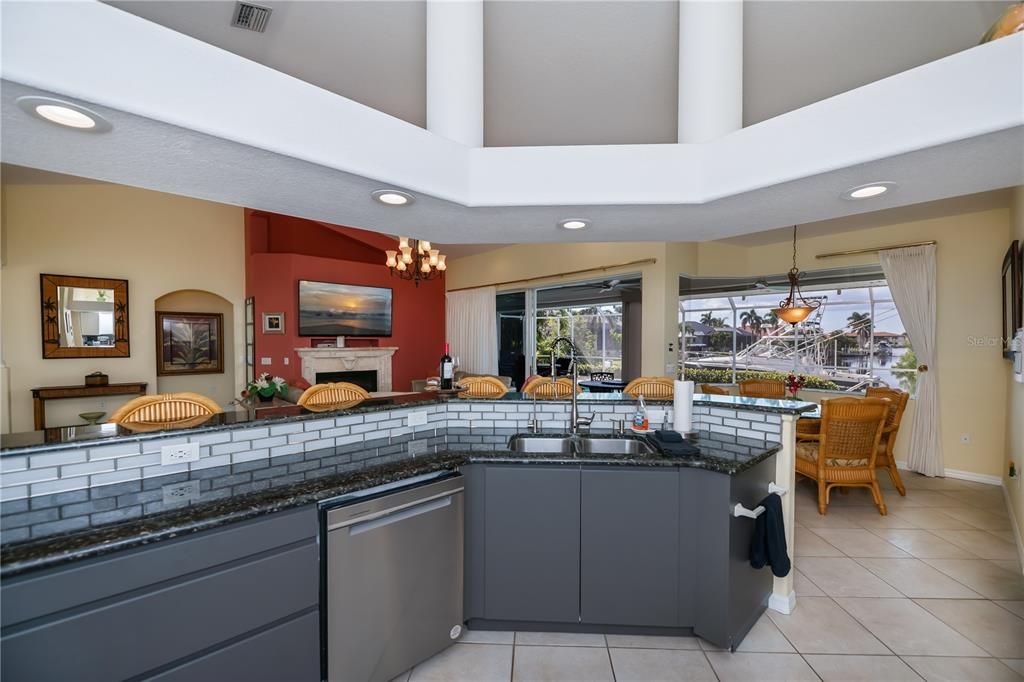 En Venta: $850,000 (3 camas, 3 baños, 2255 Pies cuadrados)