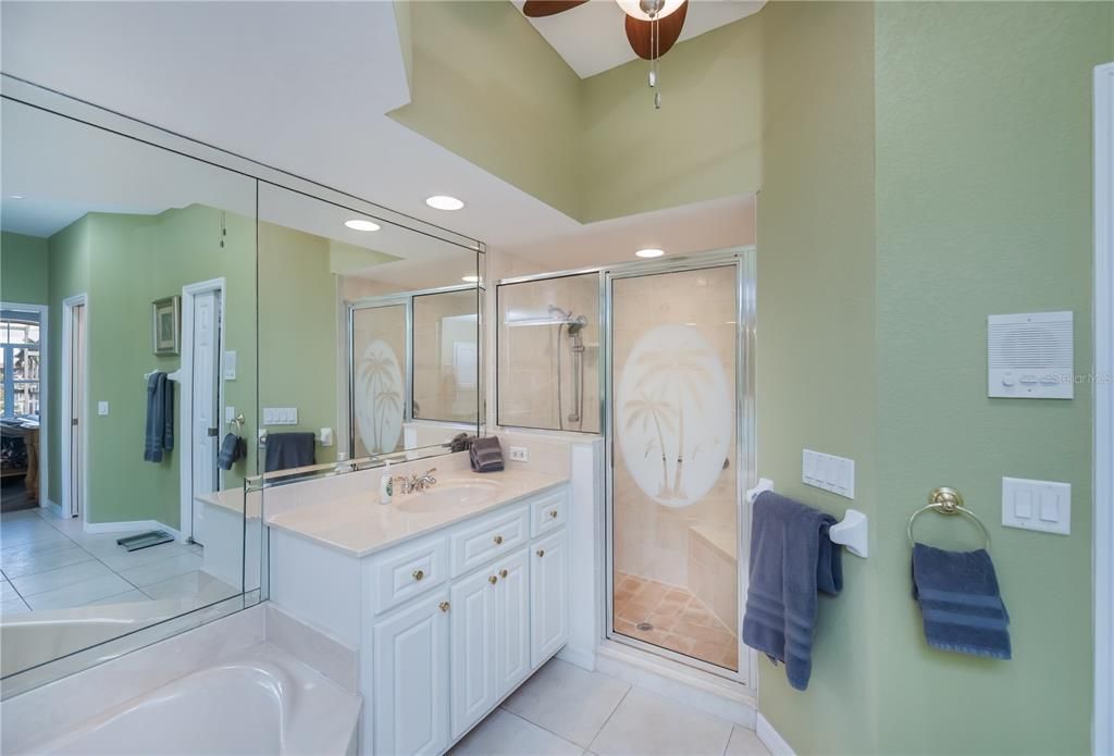 En Venta: $850,000 (3 camas, 3 baños, 2255 Pies cuadrados)