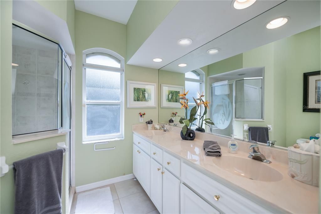 En Venta: $850,000 (3 camas, 3 baños, 2255 Pies cuadrados)