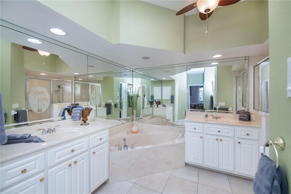 En Venta: $850,000 (3 camas, 3 baños, 2255 Pies cuadrados)