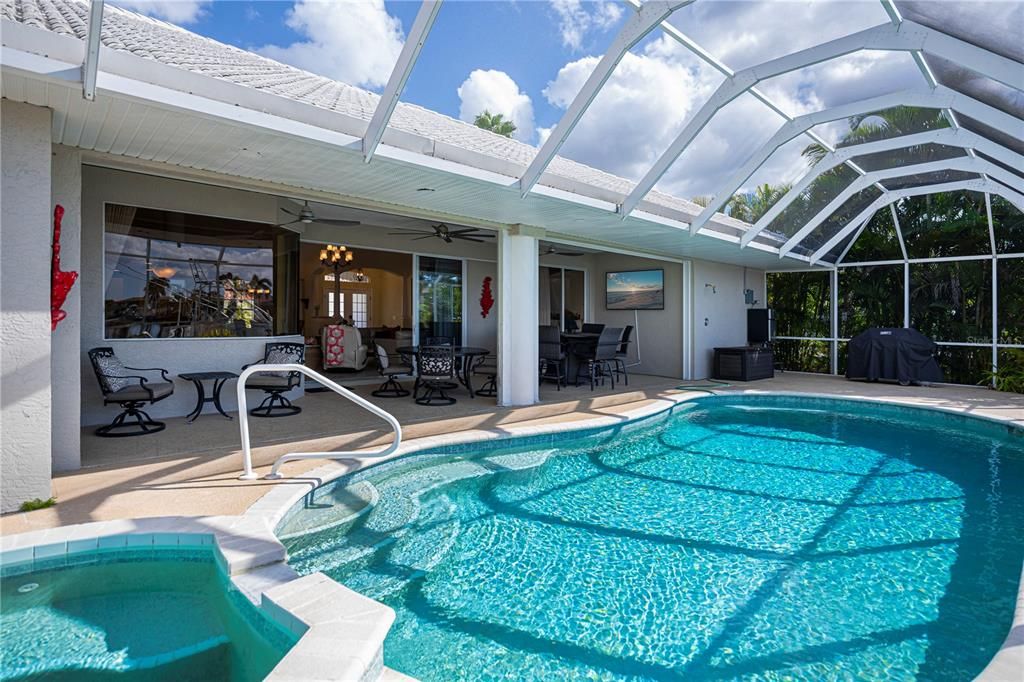 En Venta: $850,000 (3 camas, 3 baños, 2255 Pies cuadrados)