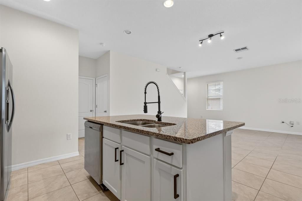 For Sale: $269,000 (3 beds, 2 baths, 1648 Square Feet)