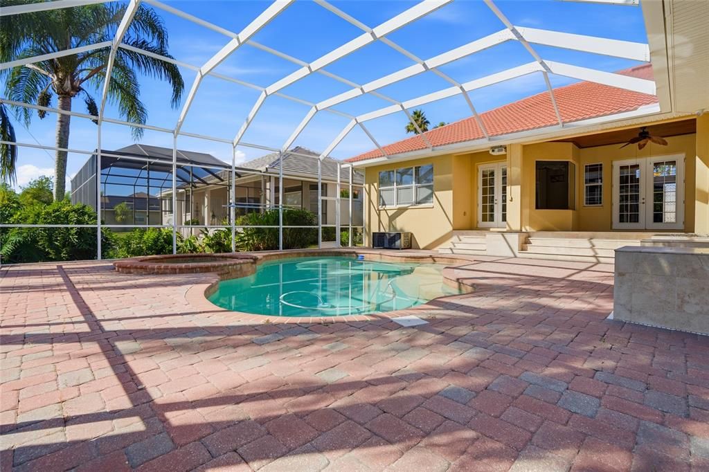 En Venta: $1,100,000 (5 camas, 4 baños, 4324 Pies cuadrados)