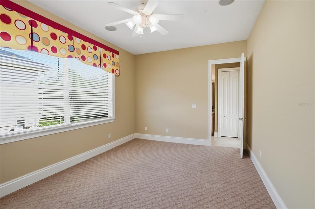 En Venta: $1,100,000 (5 camas, 4 baños, 4324 Pies cuadrados)