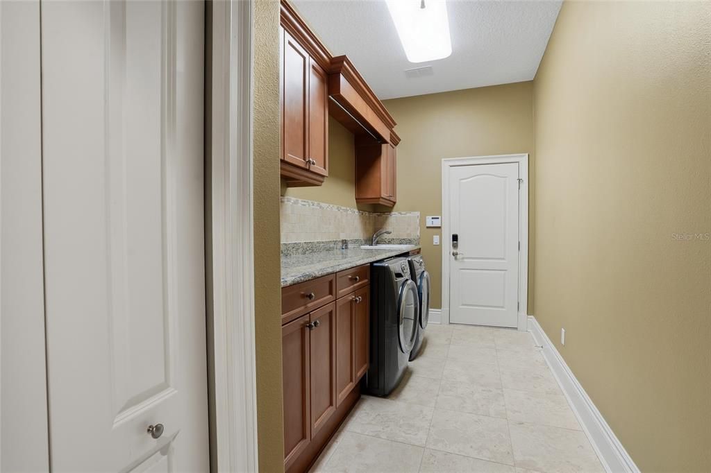 En Venta: $1,100,000 (5 camas, 4 baños, 4324 Pies cuadrados)