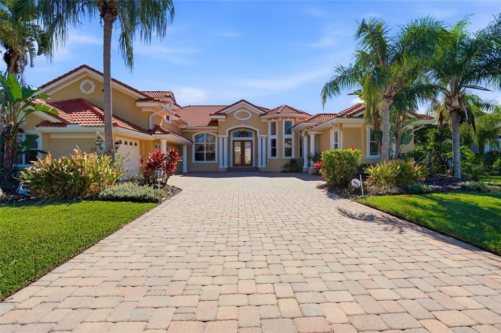 En Venta: $1,100,000 (5 camas, 4 baños, 4324 Pies cuadrados)