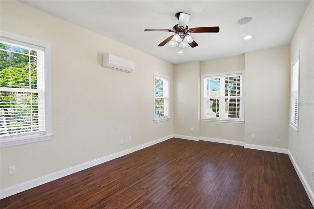 En Venta: $1,100,000 (5 camas, 4 baños, 4324 Pies cuadrados)