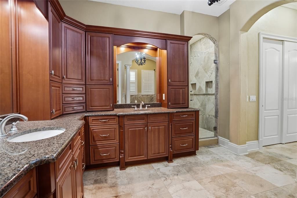 En Venta: $1,100,000 (5 camas, 4 baños, 4324 Pies cuadrados)