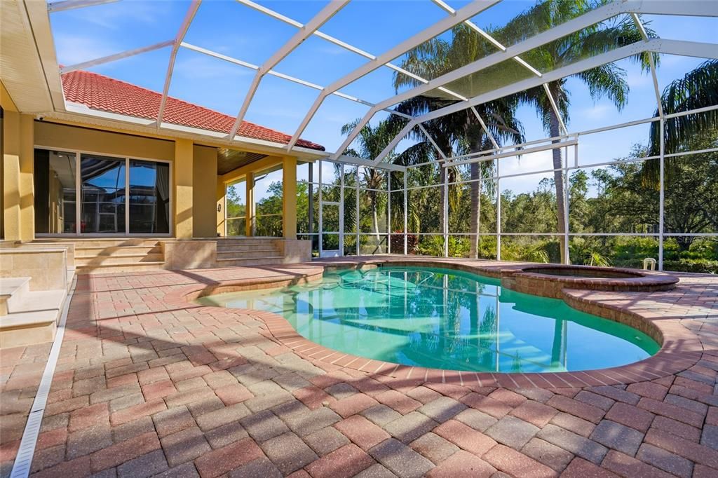 En Venta: $1,100,000 (5 camas, 4 baños, 4324 Pies cuadrados)