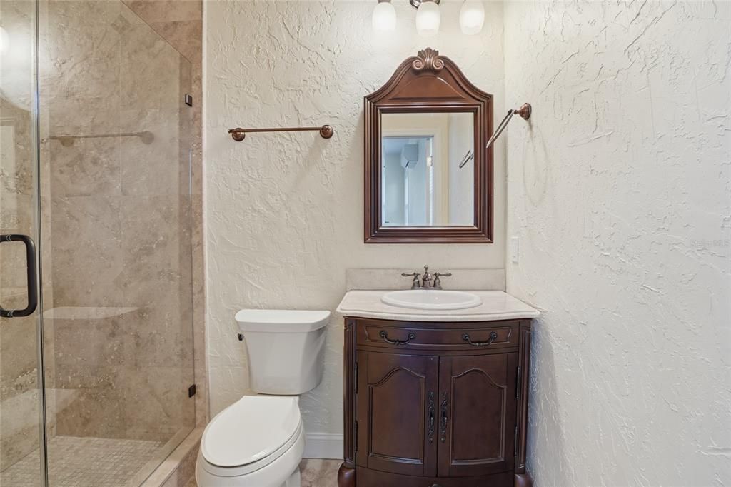 En Venta: $1,100,000 (5 camas, 4 baños, 4324 Pies cuadrados)