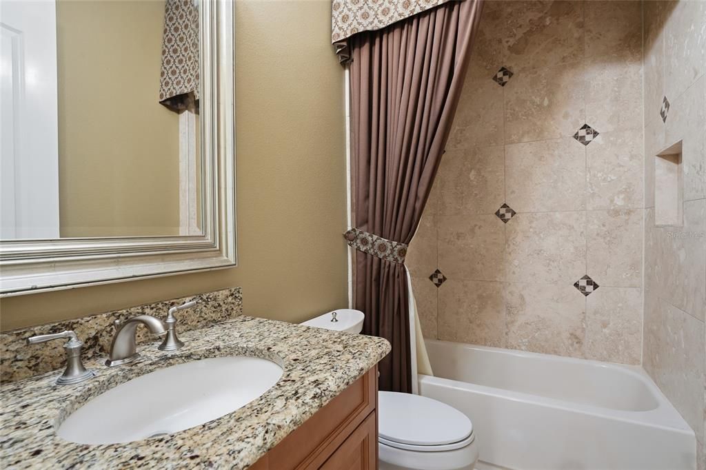 En Venta: $1,100,000 (5 camas, 4 baños, 4324 Pies cuadrados)