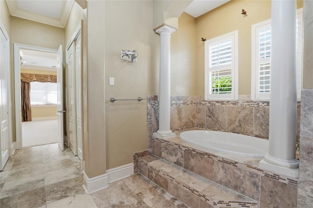 En Venta: $1,100,000 (5 camas, 4 baños, 4324 Pies cuadrados)