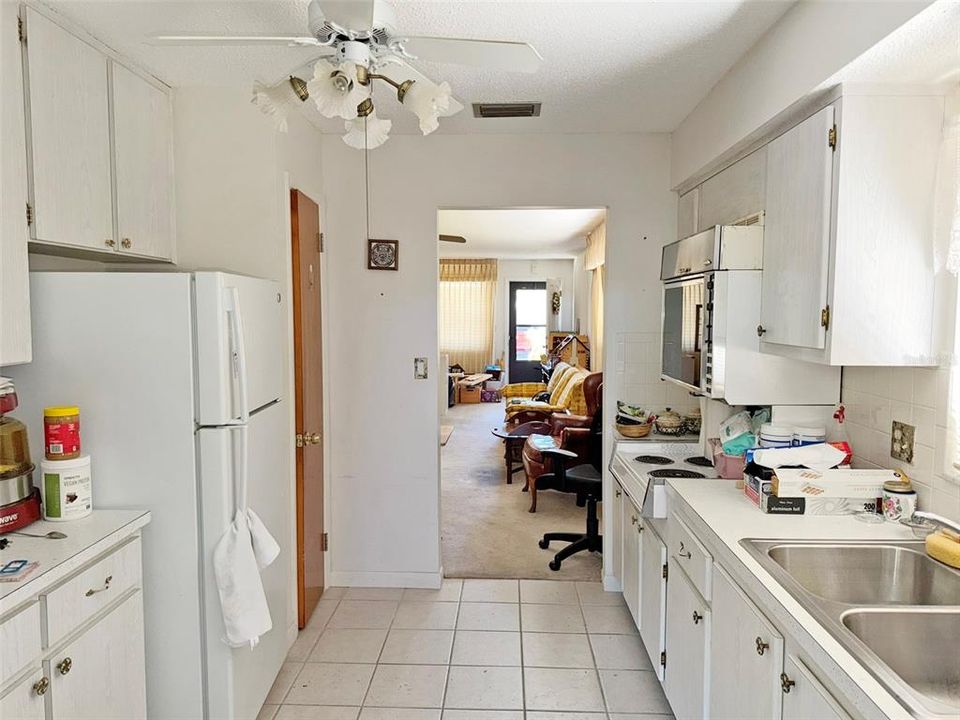 На продажу: $100,000 (2 спален, 2 ванн, 1029 Квадратных фут)