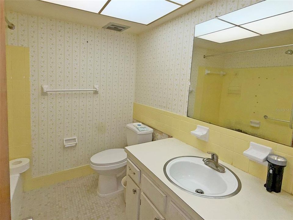 На продажу: $100,000 (2 спален, 2 ванн, 1029 Квадратных фут)