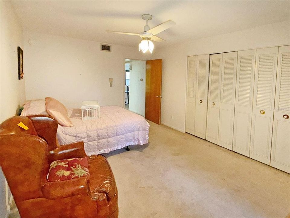 На продажу: $100,000 (2 спален, 2 ванн, 1029 Квадратных фут)