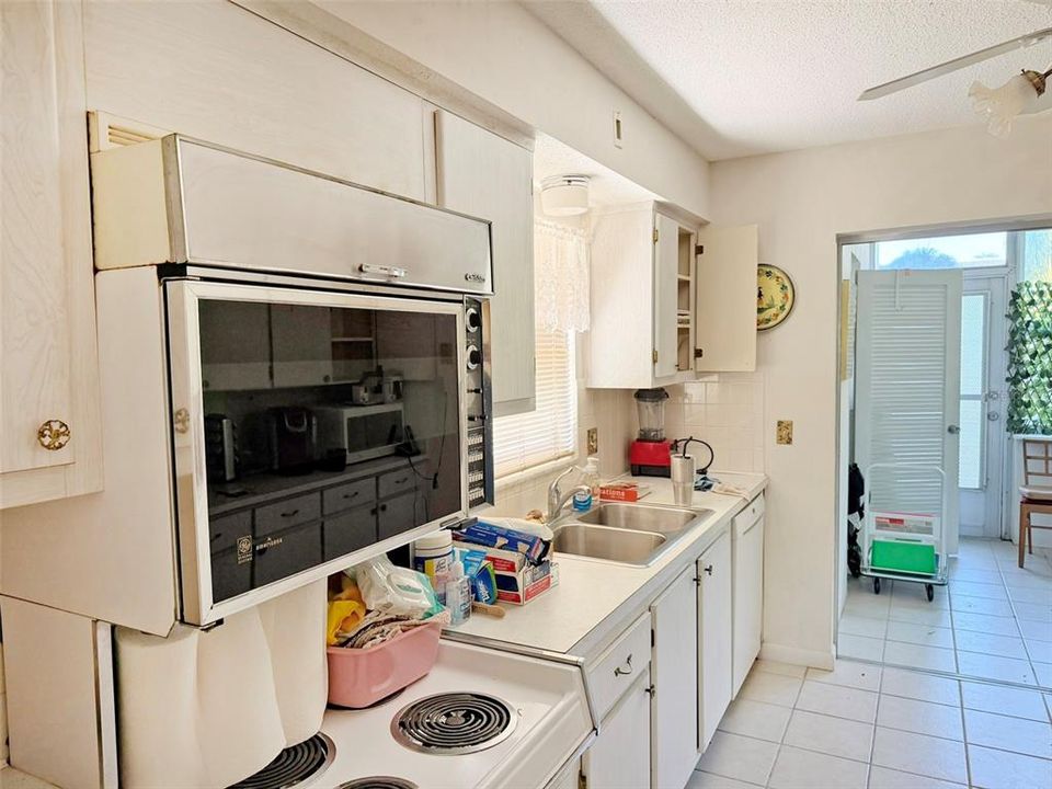 На продажу: $100,000 (2 спален, 2 ванн, 1029 Квадратных фут)