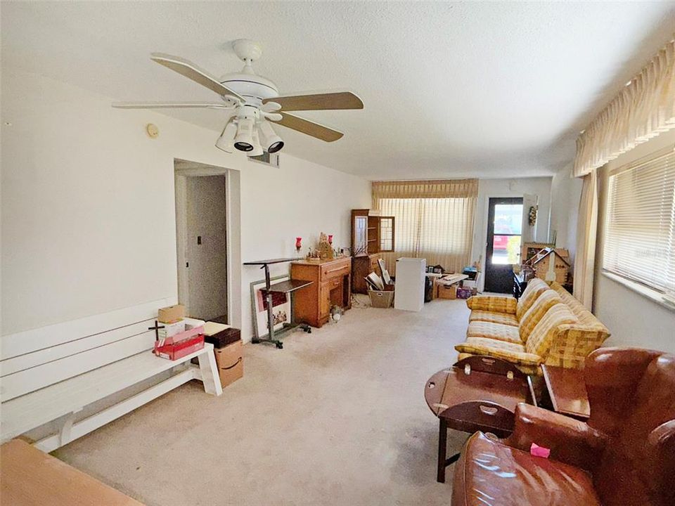 На продажу: $100,000 (2 спален, 2 ванн, 1029 Квадратных фут)