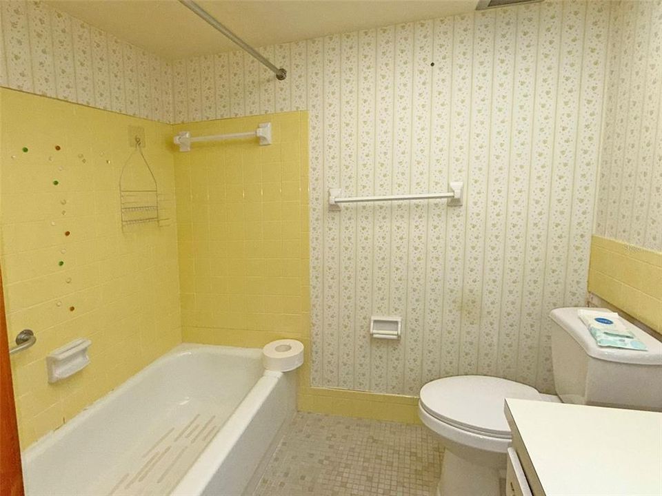 На продажу: $100,000 (2 спален, 2 ванн, 1029 Квадратных фут)