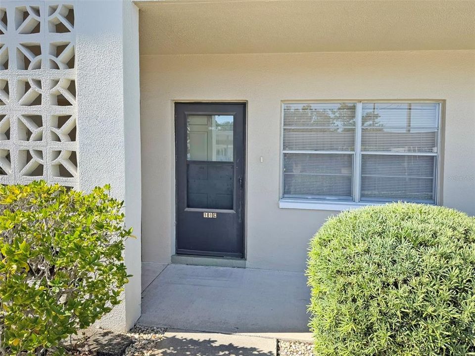 На продажу: $100,000 (2 спален, 2 ванн, 1029 Квадратных фут)