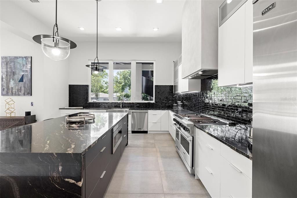 For Sale: $4,998,000 (5 beds, 5 baths, 5889 Square Feet)