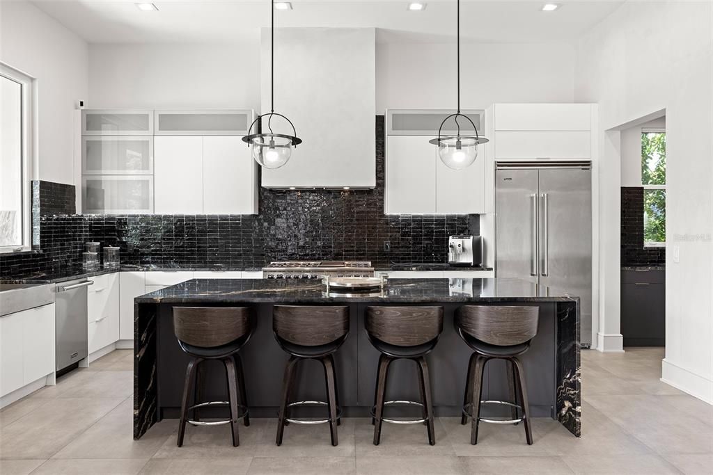 For Sale: $4,998,000 (5 beds, 5 baths, 5889 Square Feet)