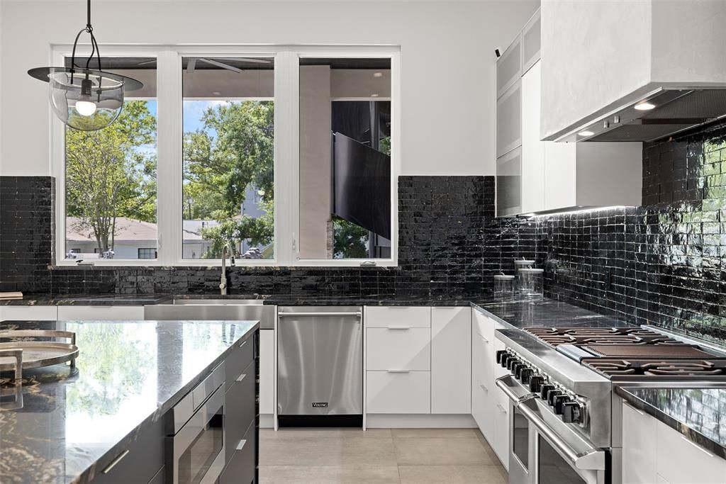 For Sale: $4,998,000 (5 beds, 5 baths, 5889 Square Feet)