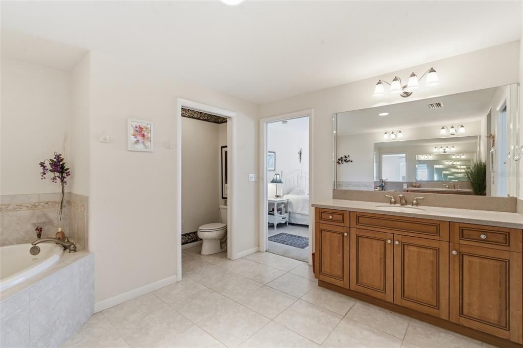 待售: $1,100,000 (2 贝兹, 2 浴室, 1914 平方英尺)