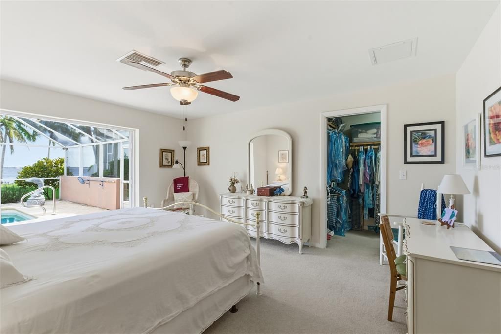 待售: $1,100,000 (2 贝兹, 2 浴室, 1914 平方英尺)