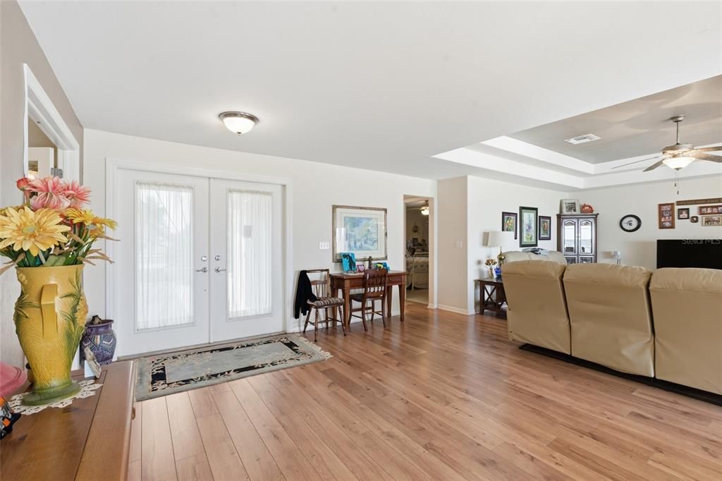 待售: $1,100,000 (2 贝兹, 2 浴室, 1914 平方英尺)