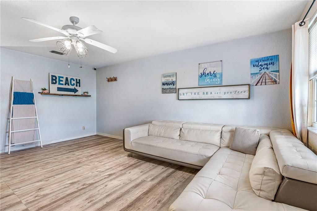 En Venta: $235,000 (3 camas, 2 baños, 1172 Pies cuadrados)