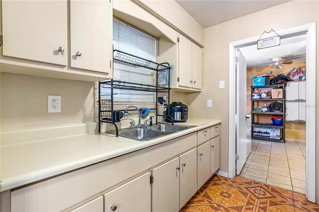 En Venta: $235,000 (3 camas, 2 baños, 1172 Pies cuadrados)