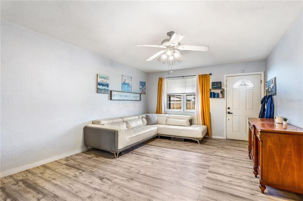 En Venta: $235,000 (3 camas, 2 baños, 1172 Pies cuadrados)