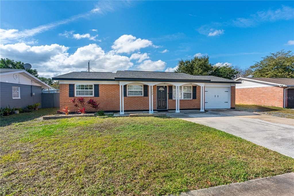 En Venta: $235,000 (3 camas, 2 baños, 1172 Pies cuadrados)