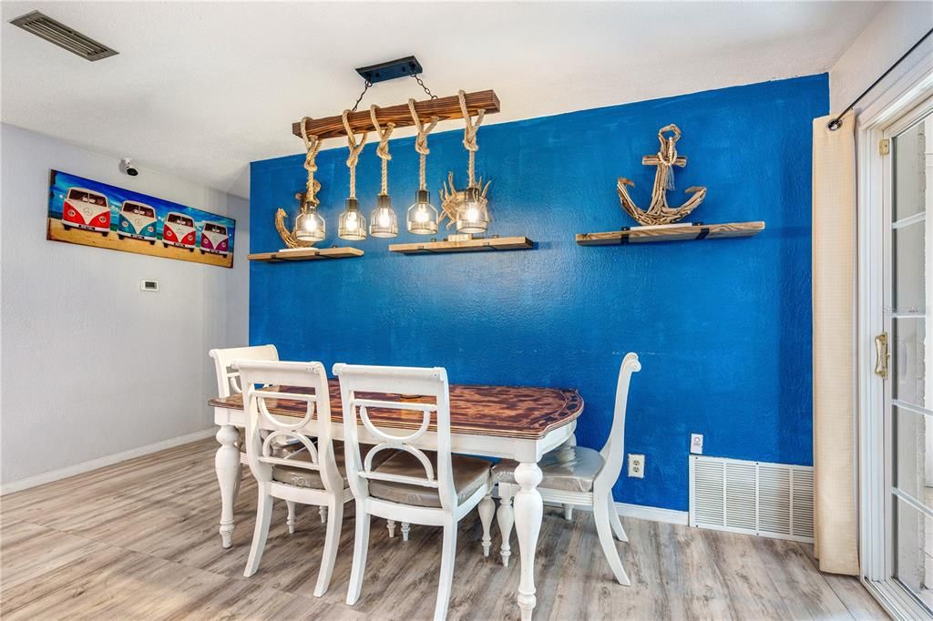 En Venta: $235,000 (3 camas, 2 baños, 1172 Pies cuadrados)