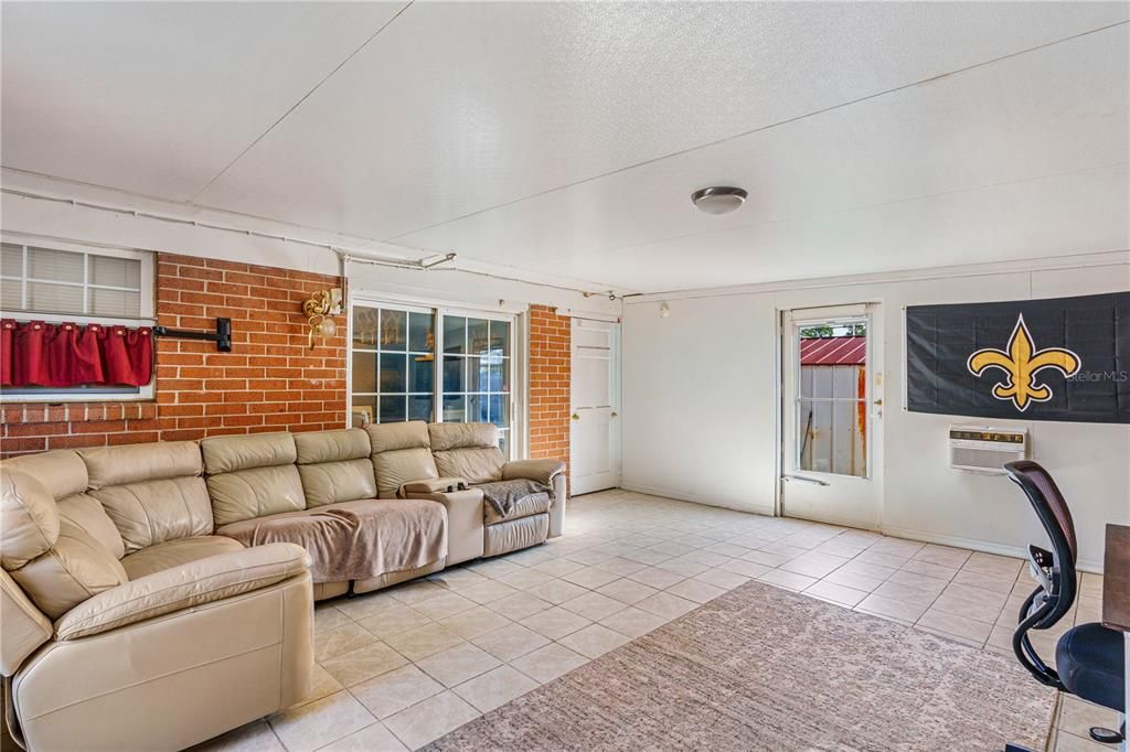 En Venta: $235,000 (3 camas, 2 baños, 1172 Pies cuadrados)